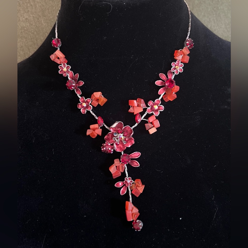 Red and Pink Floral Necklace with Vine Design